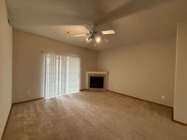 Foto del edificio - $1,300| 2 Bedroom, 1 Bathroom Condo | No P...