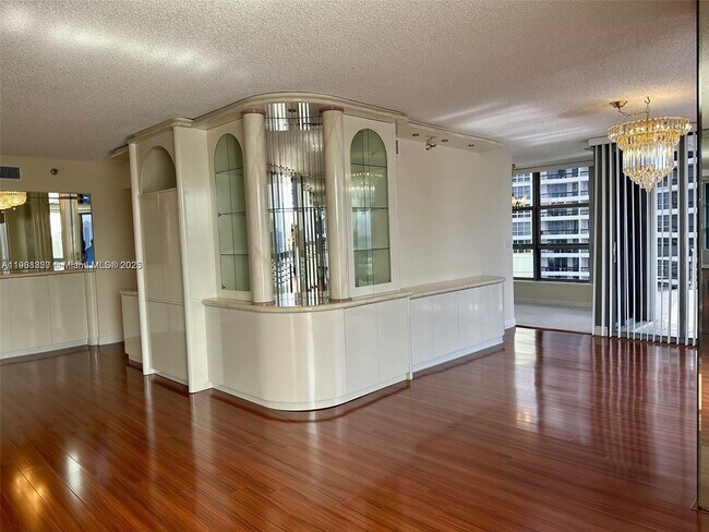 Foto del edificio - 19101 NE 36th Pl