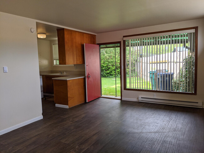 Building Photo - 8285 Meadowbrook Way SE