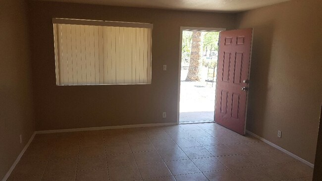 Foto del edificio - 820 E Purdue Ave