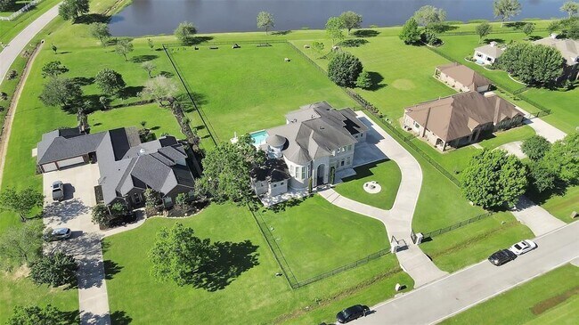 Foto del edificio - 19715 Lake Stone Ct