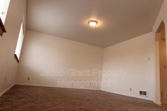 Building Photo - 627 Hoopes Ave