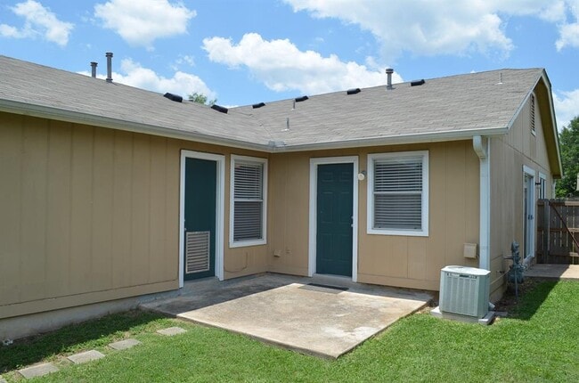 Foto del edificio - 8203 West Gate Blvd