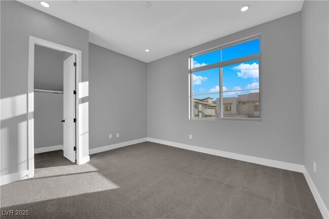 Foto del edificio - 10648 Stone Ledge Ave