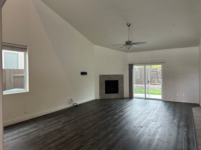 Foto del edificio - Just reduced! Beautiful home in templeton