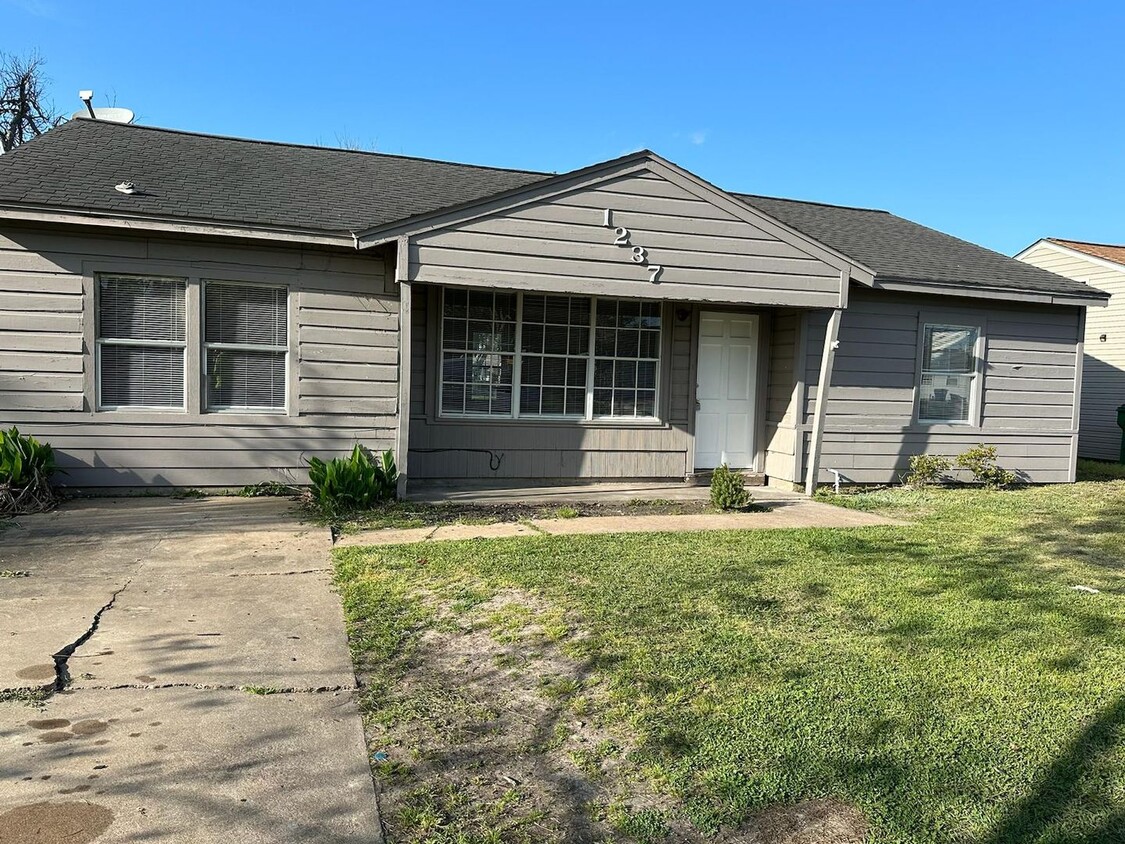 Foto principal - Great 3 Bedroom Single Family in Angleton