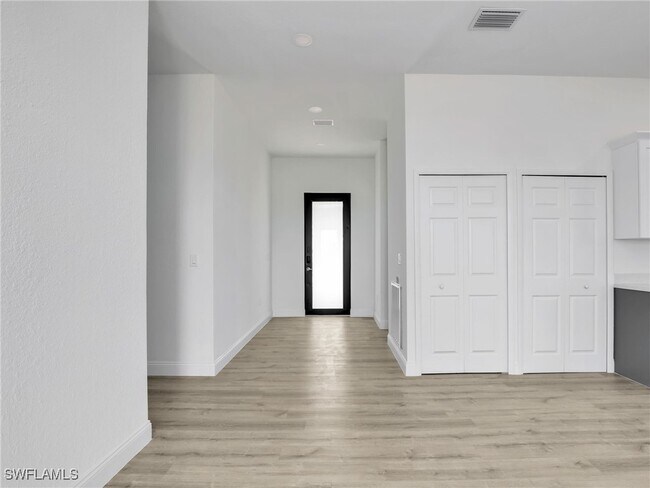 Foto del edificio - 633 Cane St E