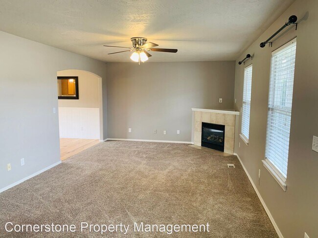 Building Photo - 4 br, 2.5 bath House - 1919 E Lost River Ave