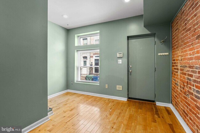 Building Photo - 516 S Rose St