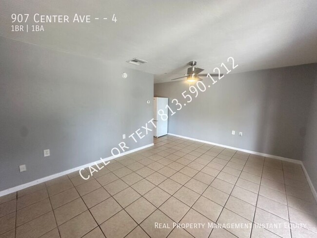 Building Photo - 907 Center Ave