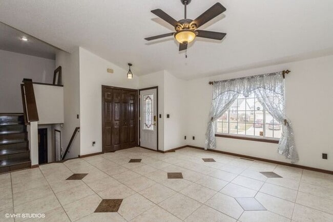 Building Photo - $2,100 | 3 Bedroom, 2,5 Bathroom Single Fa...