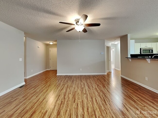 Building Photo - 252 Cambridge Dr