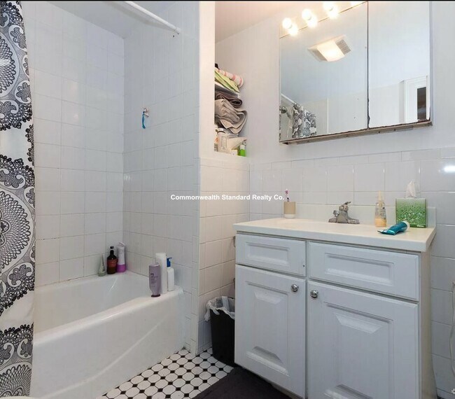 Foto del edificio - 23 Glenville Ave