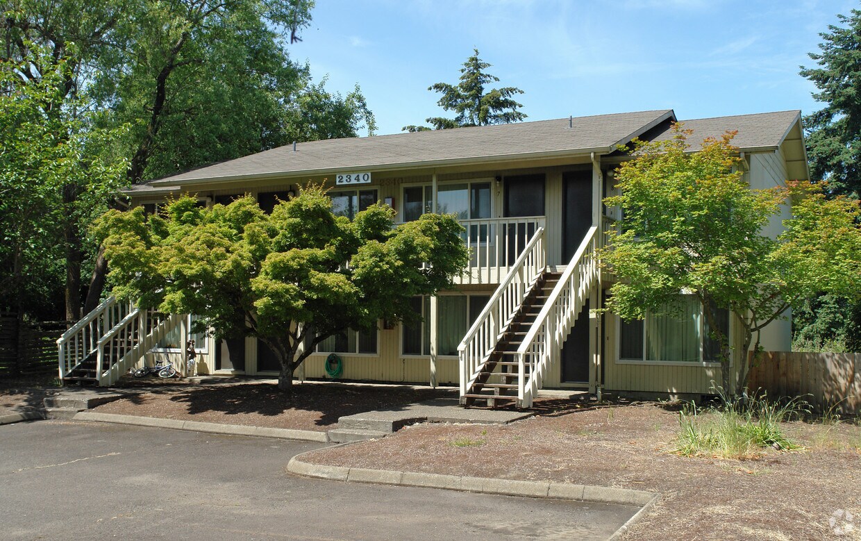 Primary Photo - 2340 SW Leonard St