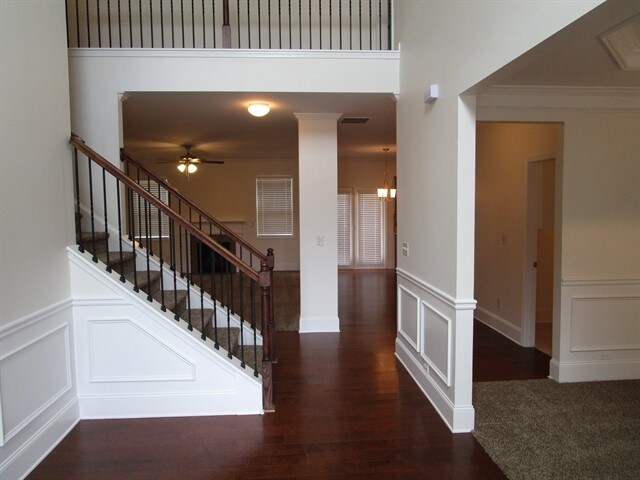 Foto del edificio - 606 Providence Walk Pl