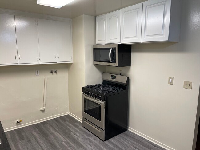 Kitchen East Side, New Microwave and Range - 4700 W 172nd St