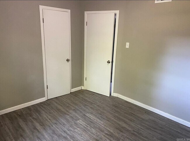 Building Photo - 1003 Wright Cir