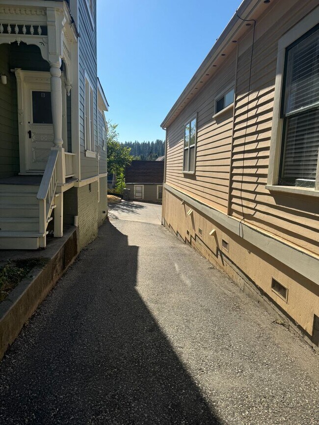 Foto del edificio - Downtown Grass Valley 2 Bed/1 Bath with Ta...