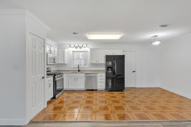 Foto del edificio - 319 Jones Rd