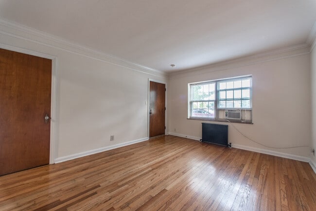 Building Photo - Prime Riddle Road Location | 1BR Near UC, DAA