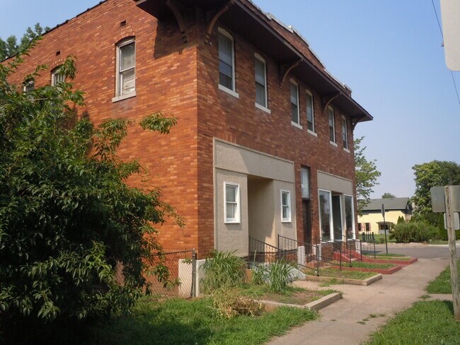 Building Photo - 821 Niedringhaus Ave