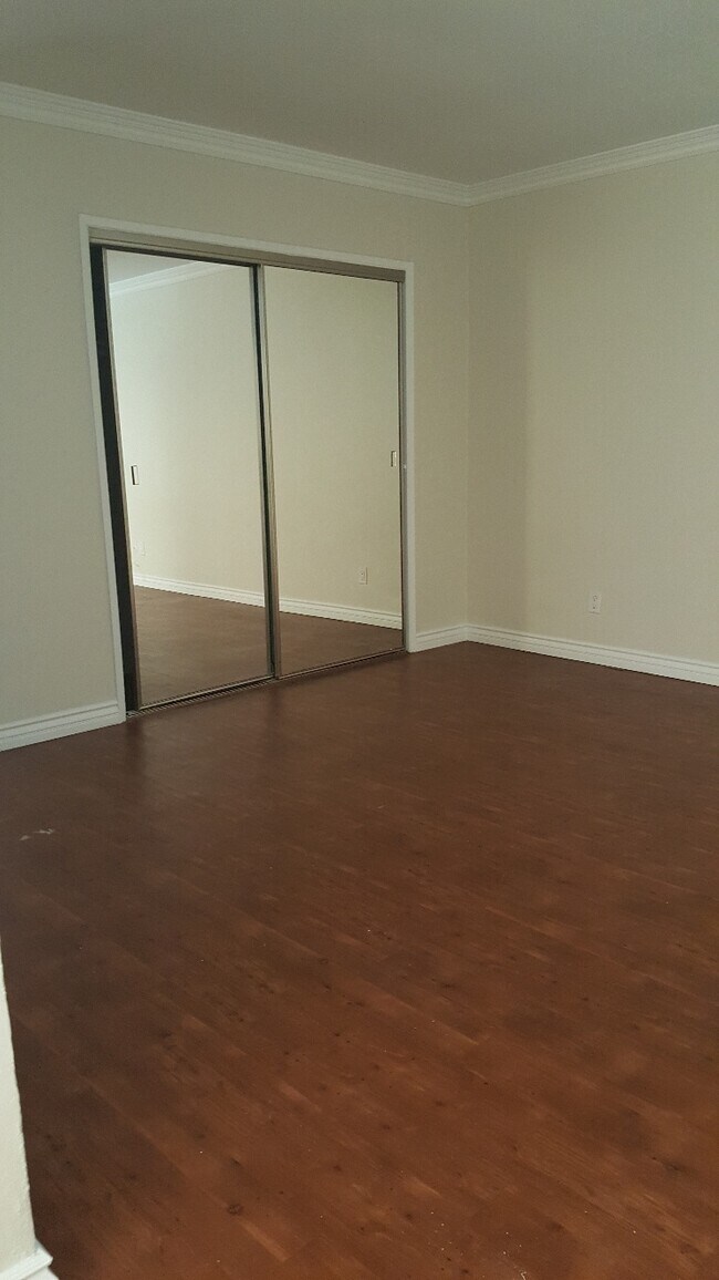Foto del edificio - 1330 N Orange Dr