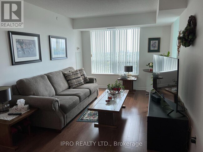 Photo du bâtiment - 215-2215 Sherway Gardens Rd