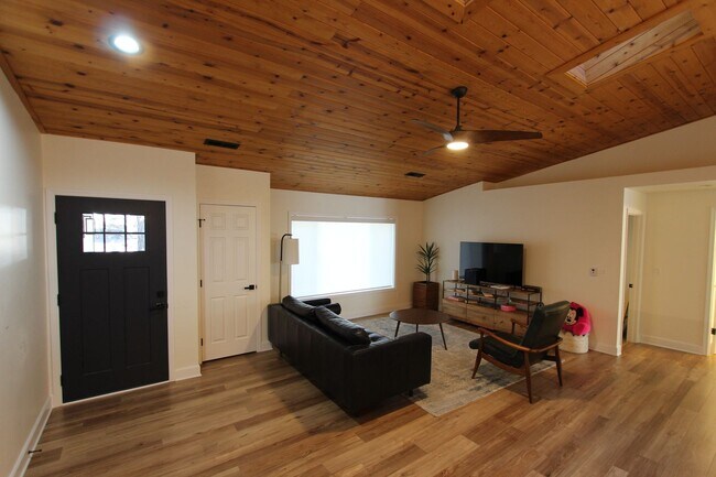 Building Photo - Available Soon! Turn key Furnished Univers...