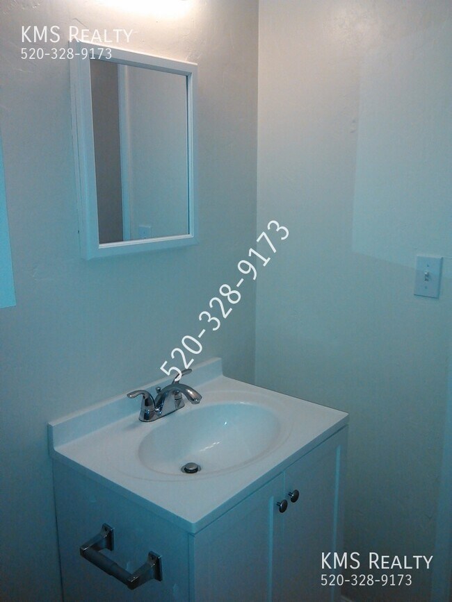 Building Photo - 2 Bedroom 2 Bath - OWNER/AGENT