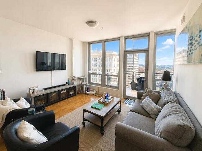 Foto del edificio - 565 W Quincy St