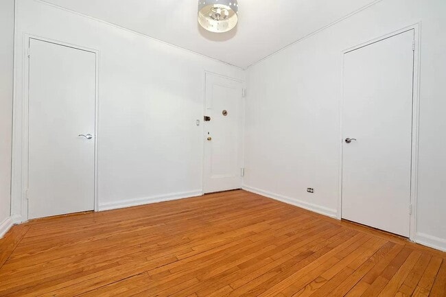 Foto del edificio - 445 W 240th St