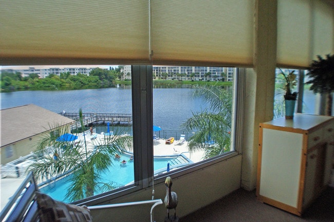 Building Photo - 3785 Lake Bayshore Dr