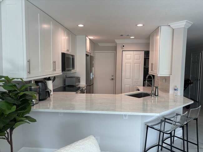 Building Photo - 16207 Sierra Palms Dr