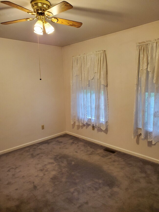Bedroom - 1648 Lower State Rd