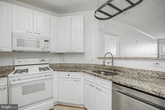 Building Photo - 2711 Bellforest Ct