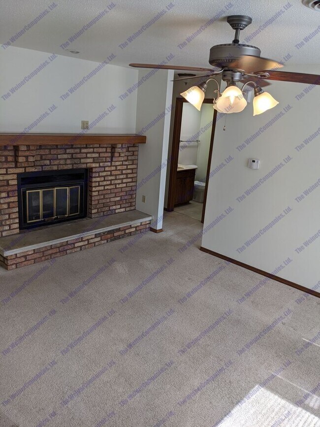 Foto del edificio - Available August 2026!