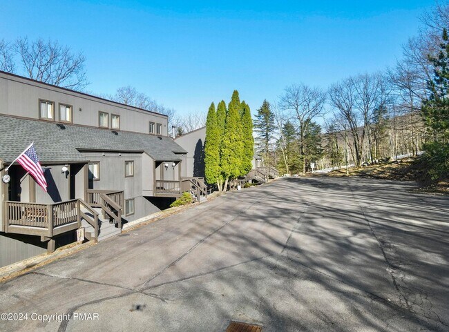Building Photo - 79 Cross Country Ln