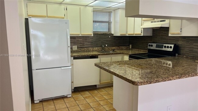 Building Photo - 8290 Lake Dr