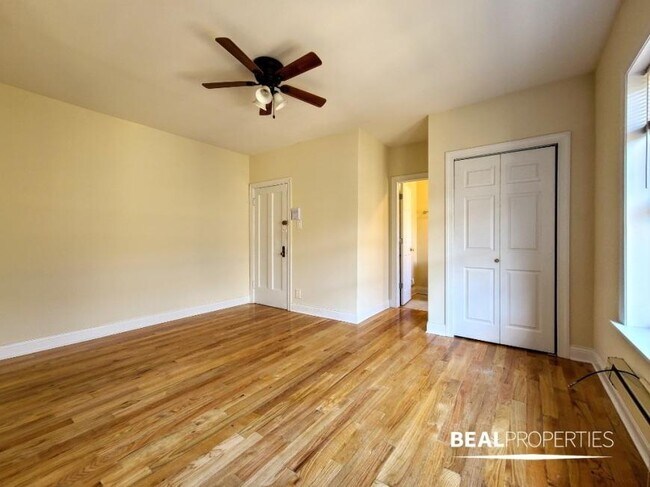 Foto del edificio - 0 bedroom in CHICAGO IL 60657