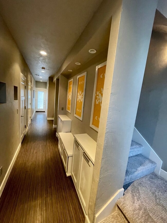 Photo - Modern 2 Bedroom, 2.5 Bathroom Bi-Level Du... House