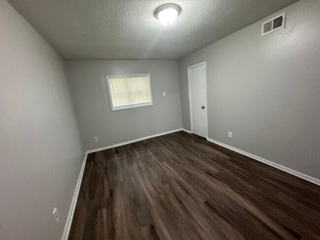 Foto del edificio - 3402 Sunnyfield Cove