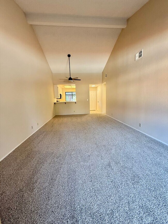 Foto del edificio - 2BD/2BA Condo in Gated Community | Private Balcony | Updated Interior - Santa Clara
