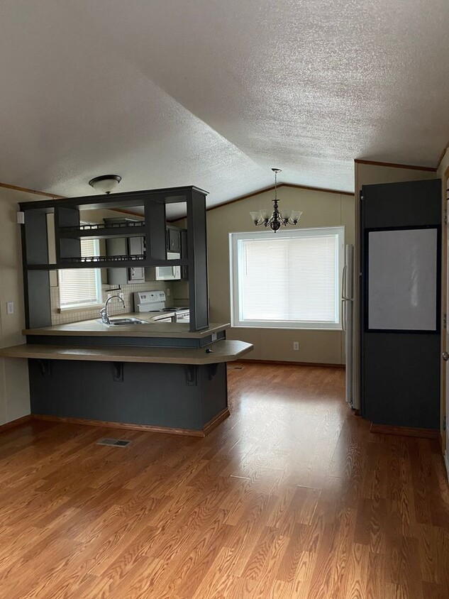 Foto principal - Two Bedroom 1 Bath Mobile