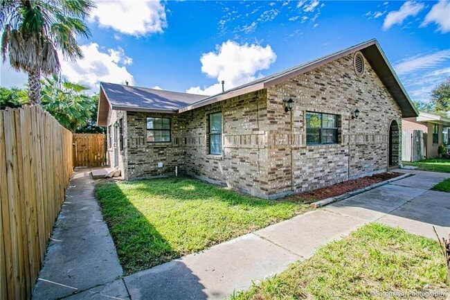 Building Photo - 116 W Enfield Rd