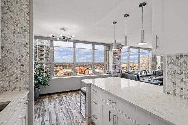Foto del edificio - 655 W Irving Park Rd