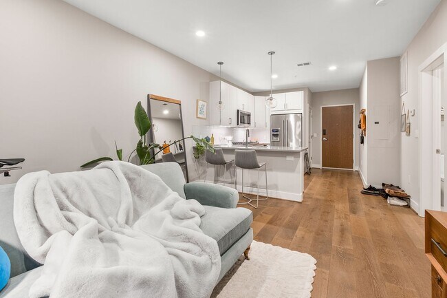 Foto del edificio - Stunning 1 BR/1 BA Condo in Adams Morgan!