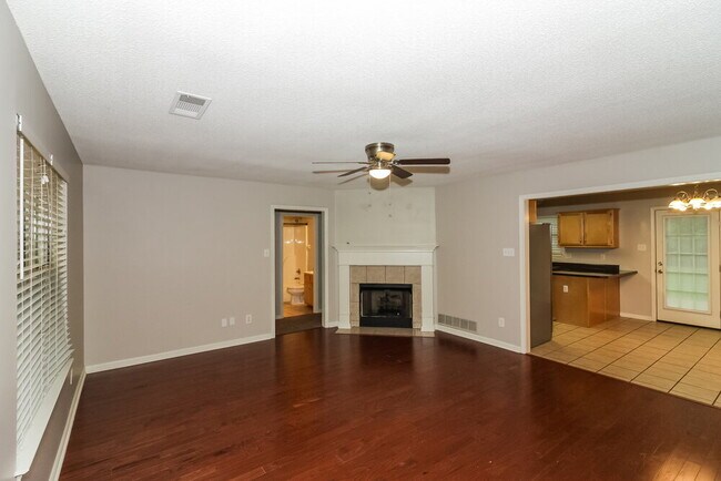Building Photo - 3412 Pendulum Dr E