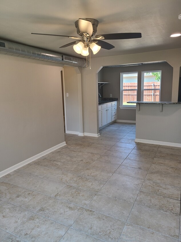 Primary Photo - 2211 N Classen Blvd