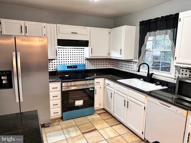 Foto del edificio - 7914 Forest Path Way