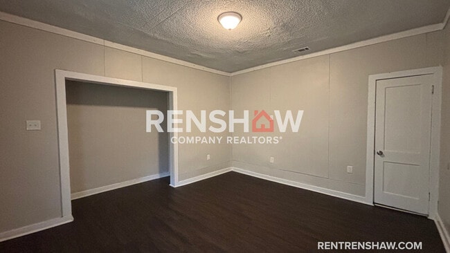 Building Photo - 689 Baltimore St